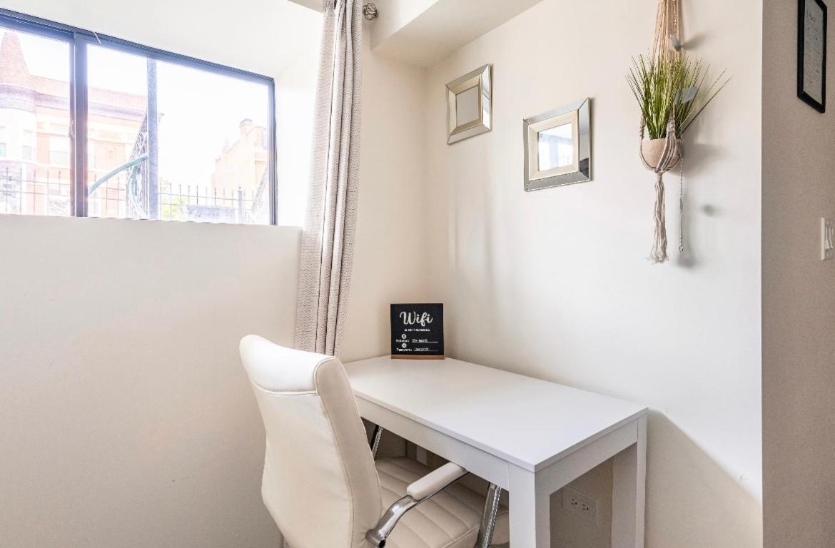 Cozy 2 Brm Apartment Mins Away From United Center 芝加哥 外观 照片