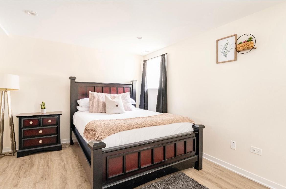 Cozy 2 Brm Apartment Mins Away From United Center 芝加哥 外观 照片