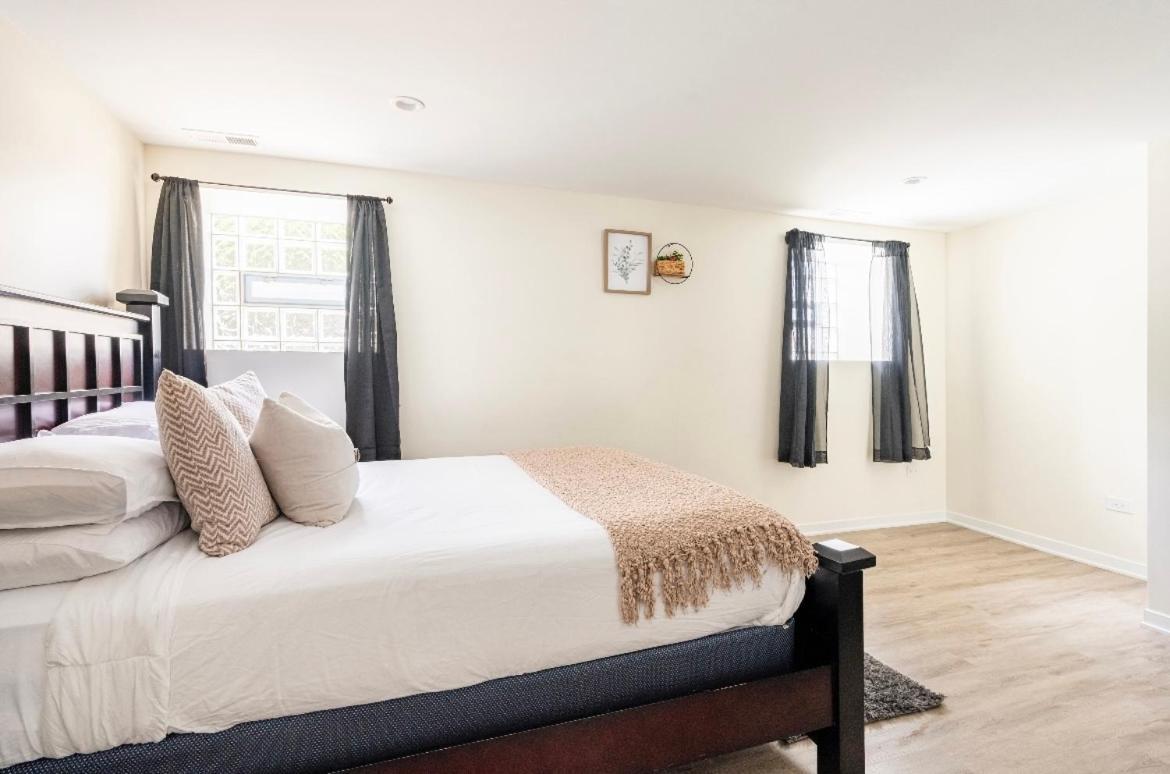 Cozy 2 Brm Apartment Mins Away From United Center 芝加哥 外观 照片
