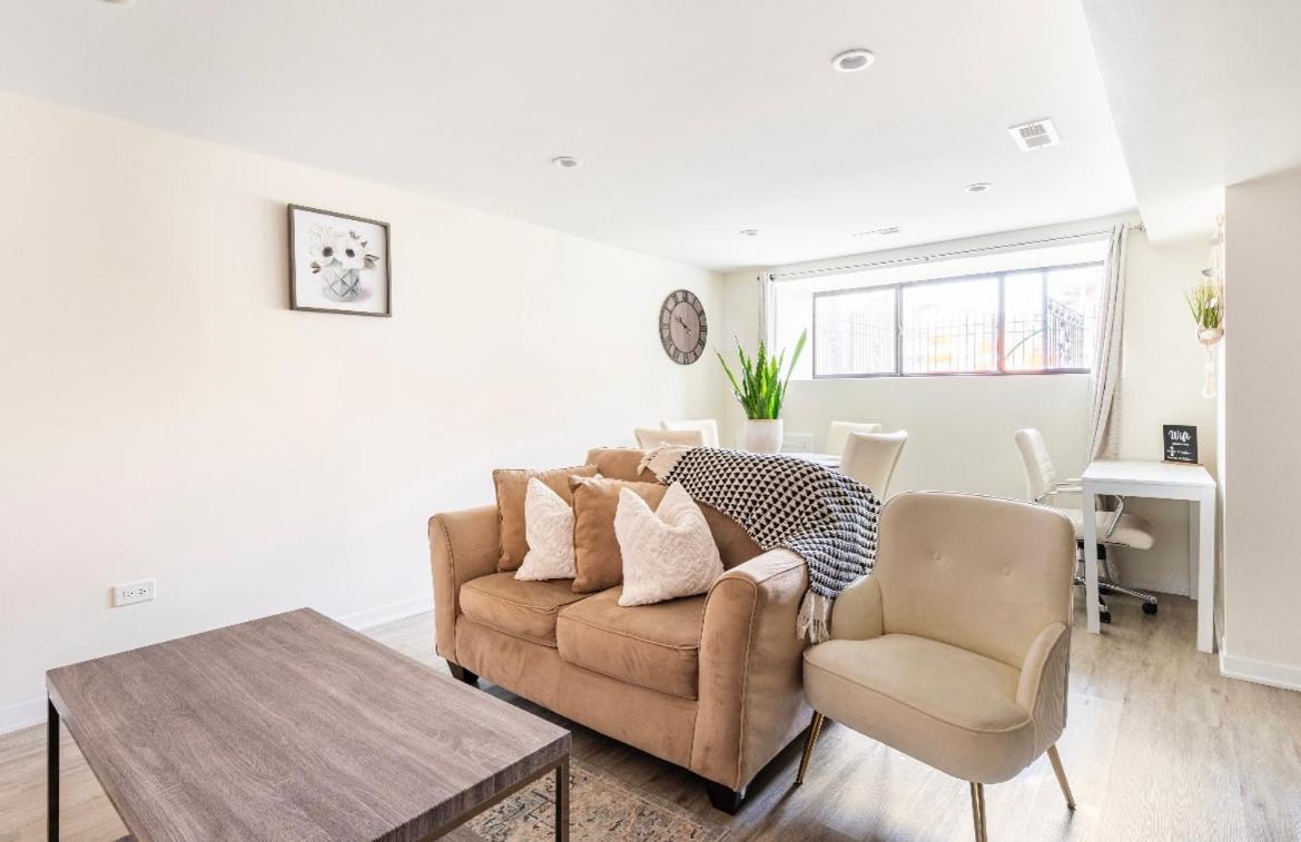 Cozy 2 Brm Apartment Mins Away From United Center 芝加哥 外观 照片