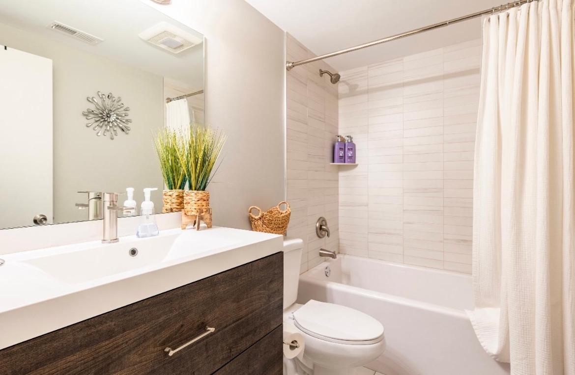 Cozy 2 Brm Apartment Mins Away From United Center 芝加哥 外观 照片