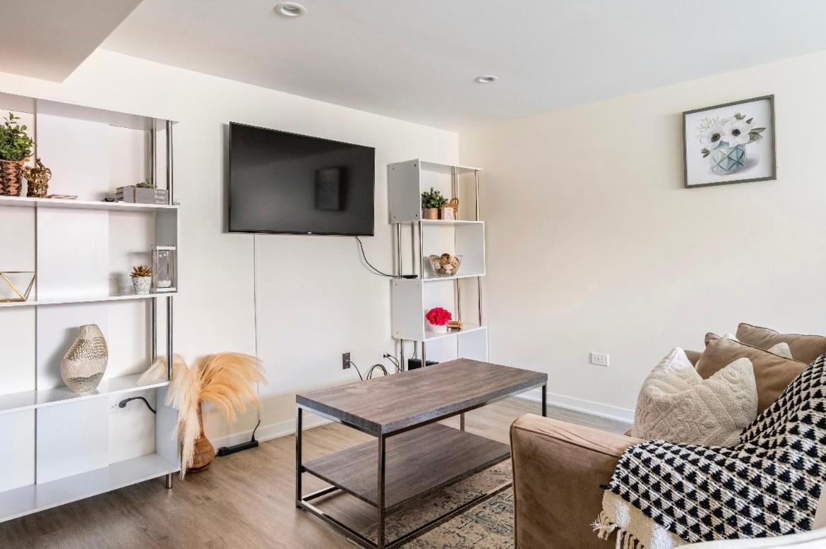 Cozy 2 Brm Apartment Mins Away From United Center 芝加哥 外观 照片