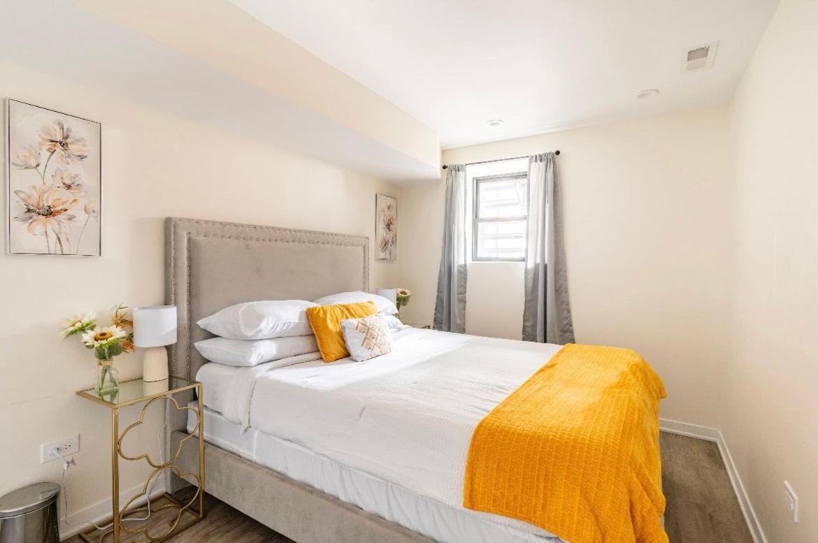 Cozy 2 Brm Apartment Mins Away From United Center 芝加哥 外观 照片