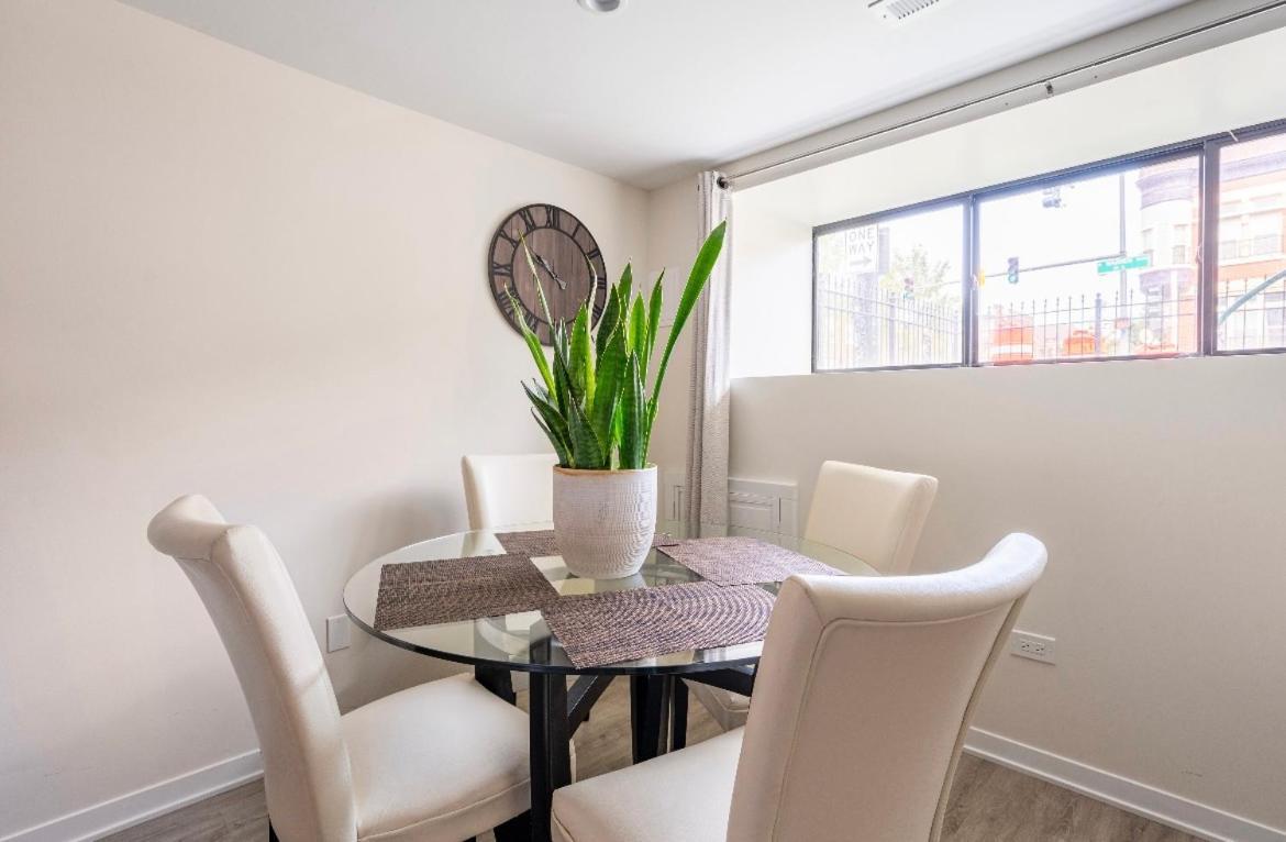 Cozy 2 Brm Apartment Mins Away From United Center 芝加哥 外观 照片