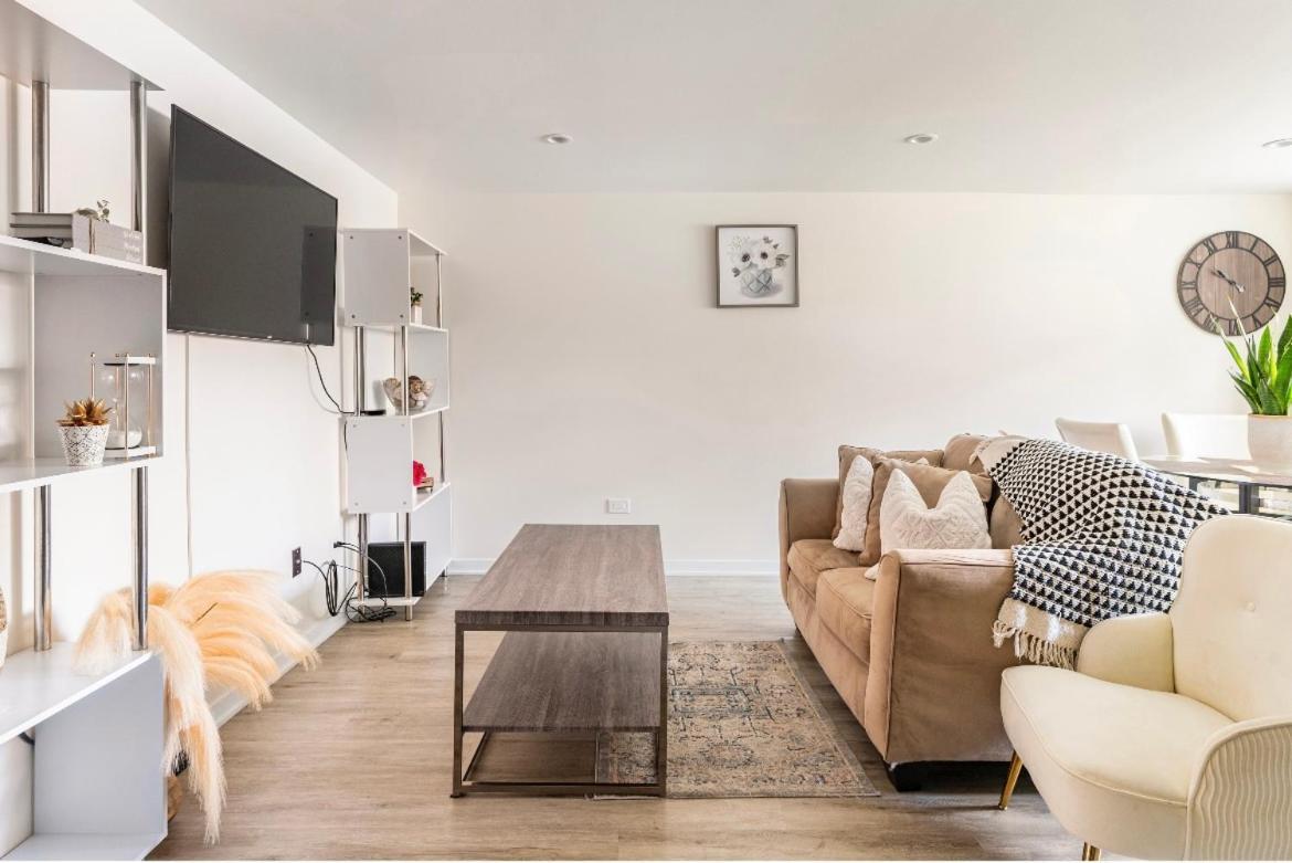 Cozy 2 Brm Apartment Mins Away From United Center 芝加哥 外观 照片